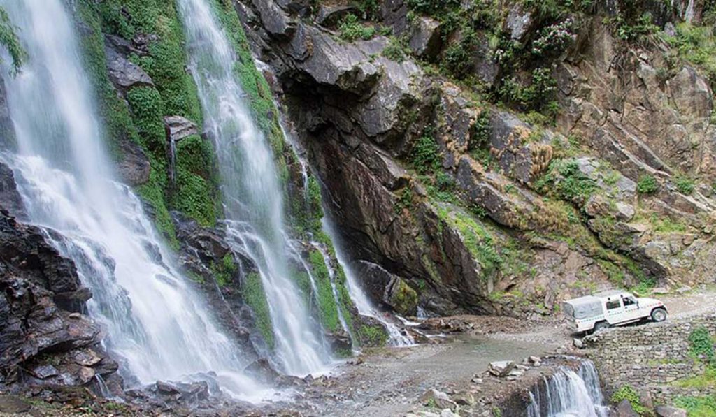 Drinking water on Annapurna Circuit Trek