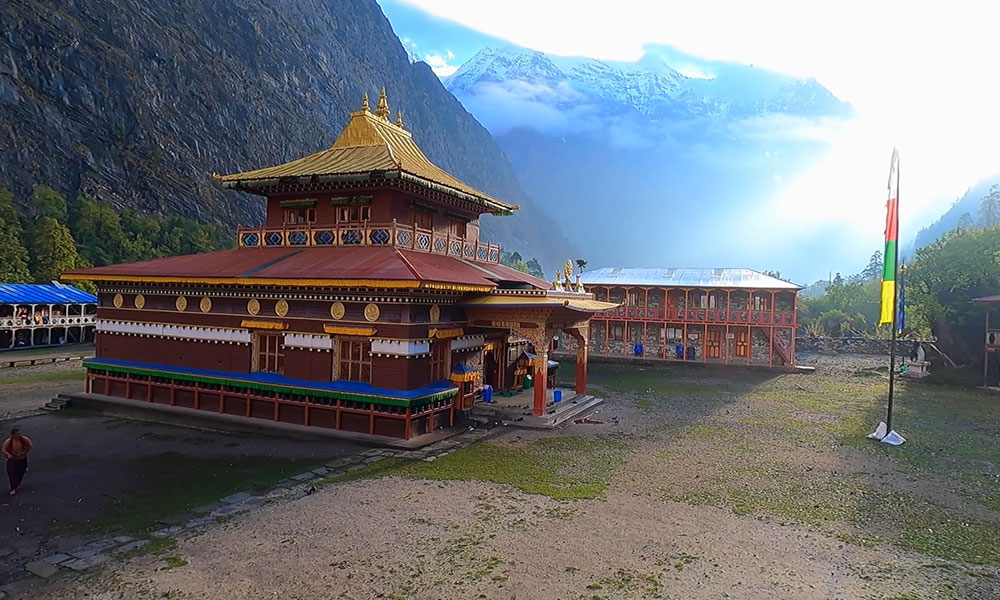 Hinang Thrangu Tashi Chopheling Monastery