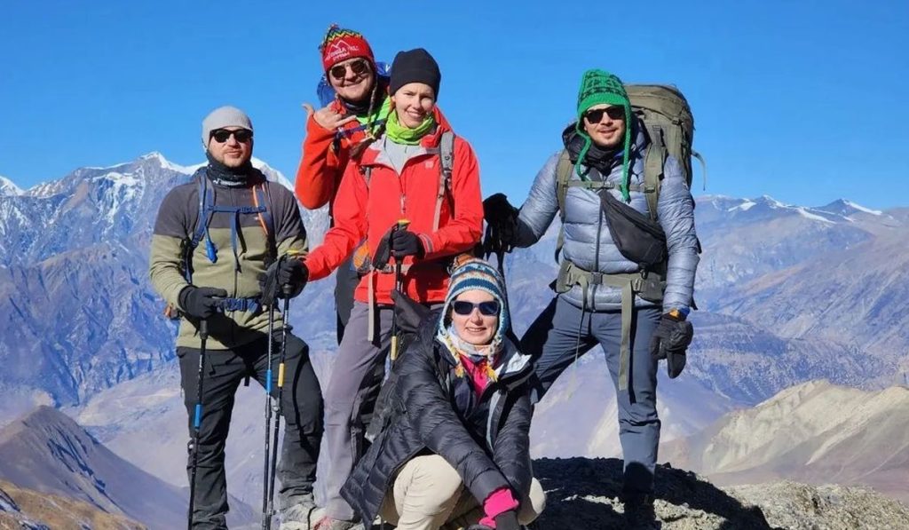 Group of trekkers on the Annapurna Circuit 