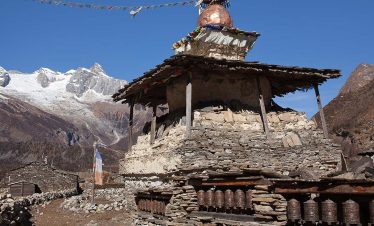 tsum valley trekking