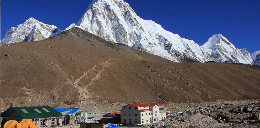 lodges in gorakshep last lodges before the everest base camp nepal