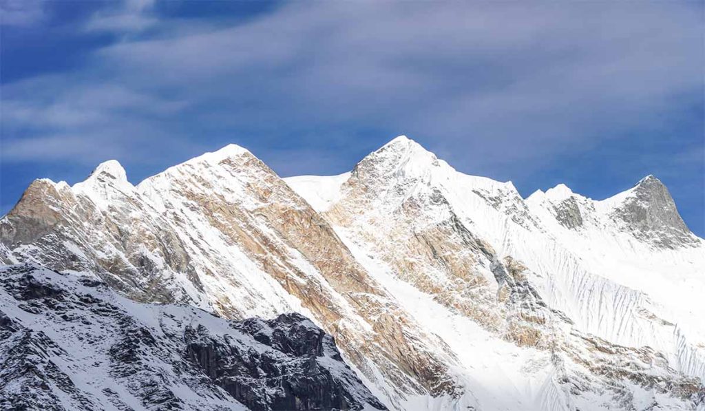 How Many Miles is Annapurna Circuit