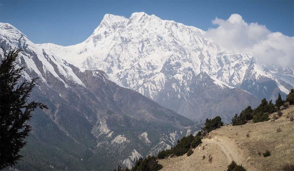 the annapurna circuit in nepal